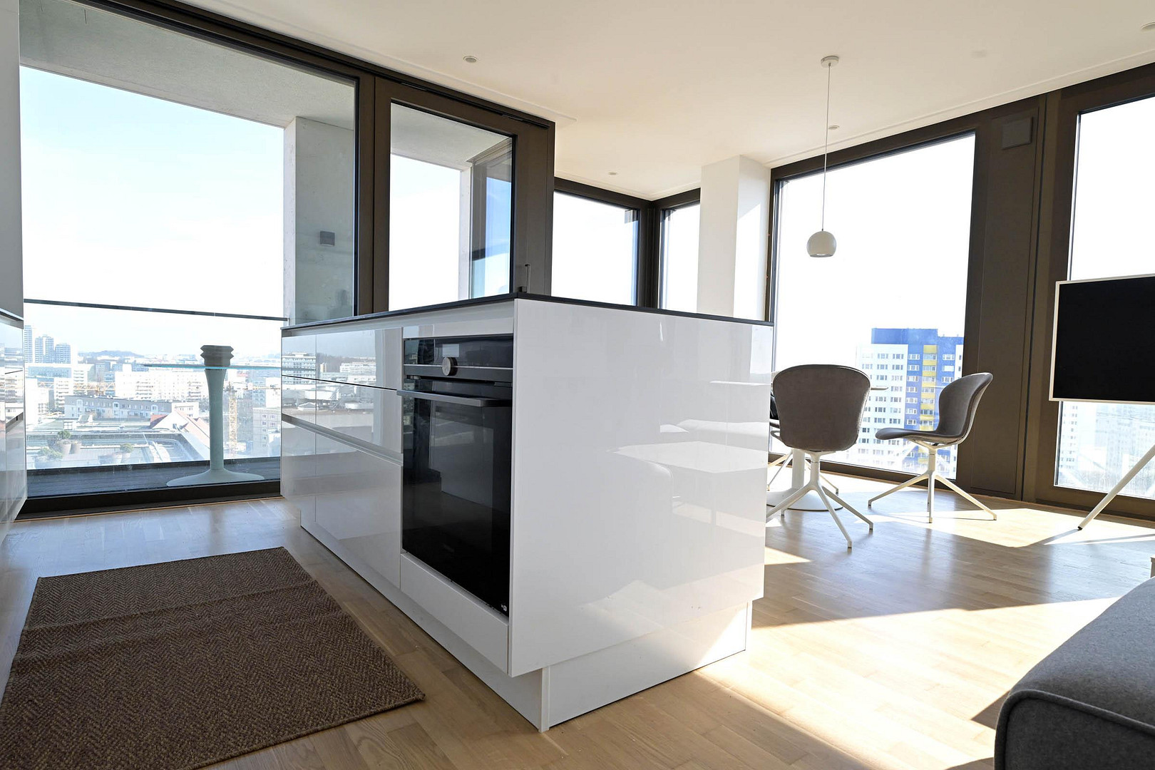Grandaire Berlin, komplett eingerichtet mit Designermöbeln von Boconcept – Voltairestrasse 11, 10179 Berlin Mitte(Mitte) – Vorschaubild 7