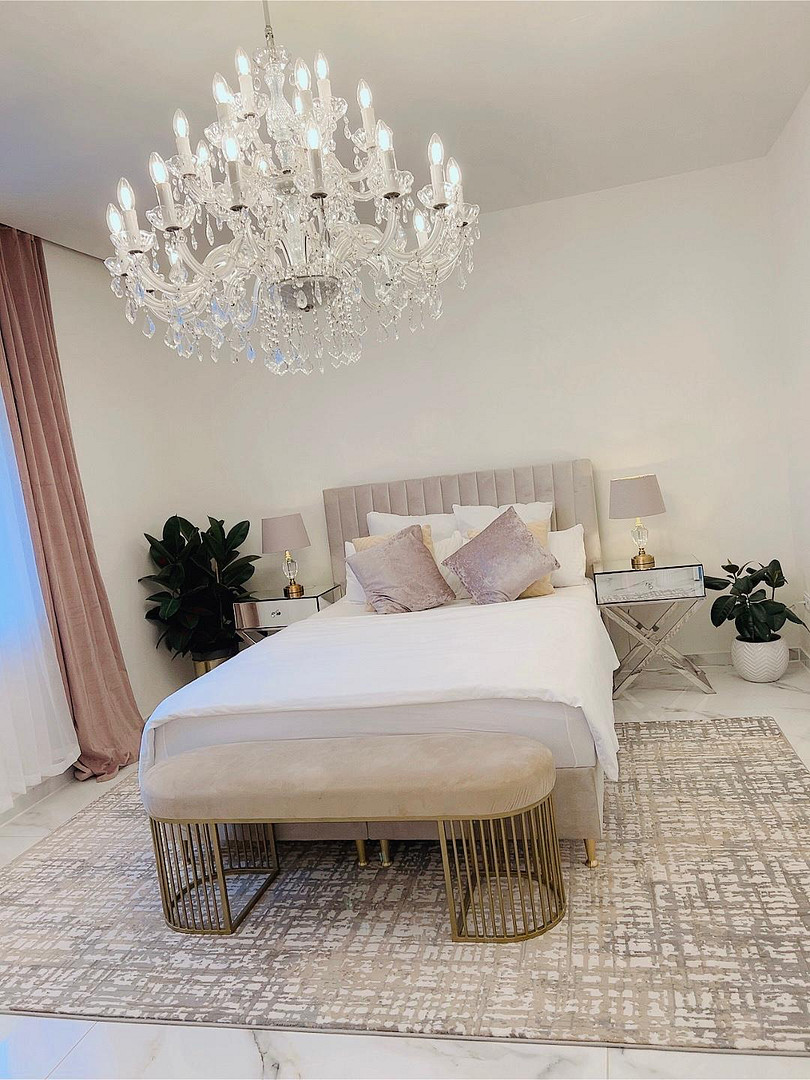 Exklusive, voll möblierte 2,5-Zimmer-Wohnung mit lux. Innenausstattung mit Balkon und EBK
