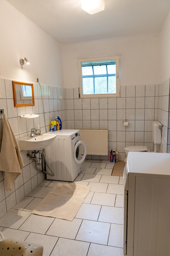 Landhaus unter Reet, teilsaniert, am See, inkl. Gästewohnung, Stallungen, Weiden und Wald. – Witzin – Vorschaubild 24