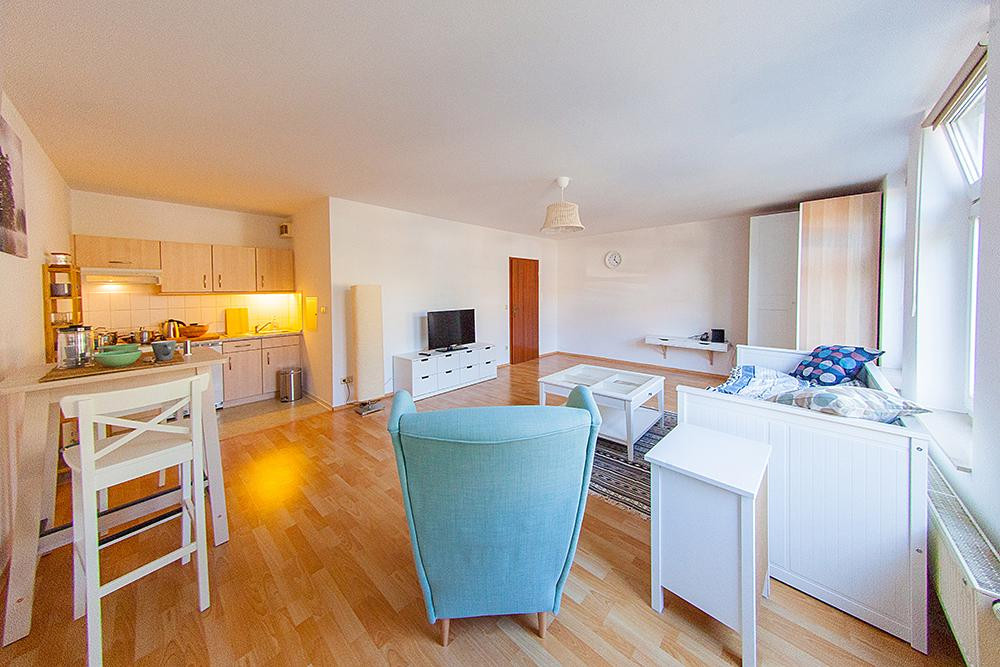 Ruhig, hell, möbliert - Apartment mit Top-Anbindung zwischen Adlershof und Flughafen BER – 12524 Berlin(Altglienicke) – Vorschaubild 3