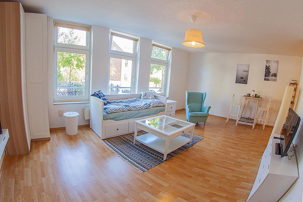 Ruhig, hell, möbliert - Apartment mit Top-Anbindung zwischen Adlershof und Flughafen BER – 12524 Berlin(Altglienicke) – Vorschaubild 2