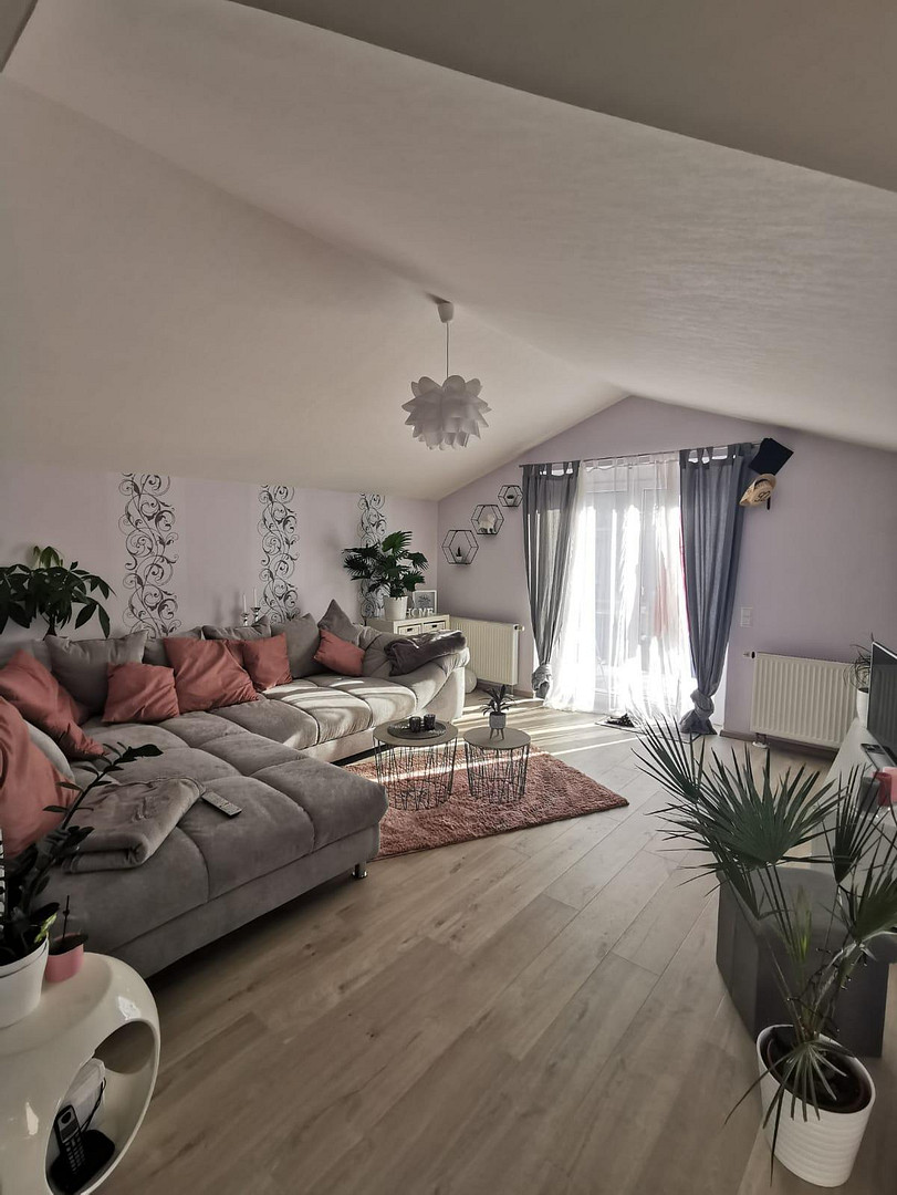 Sonnige Dachgeschosswohnung in zentraler Lage