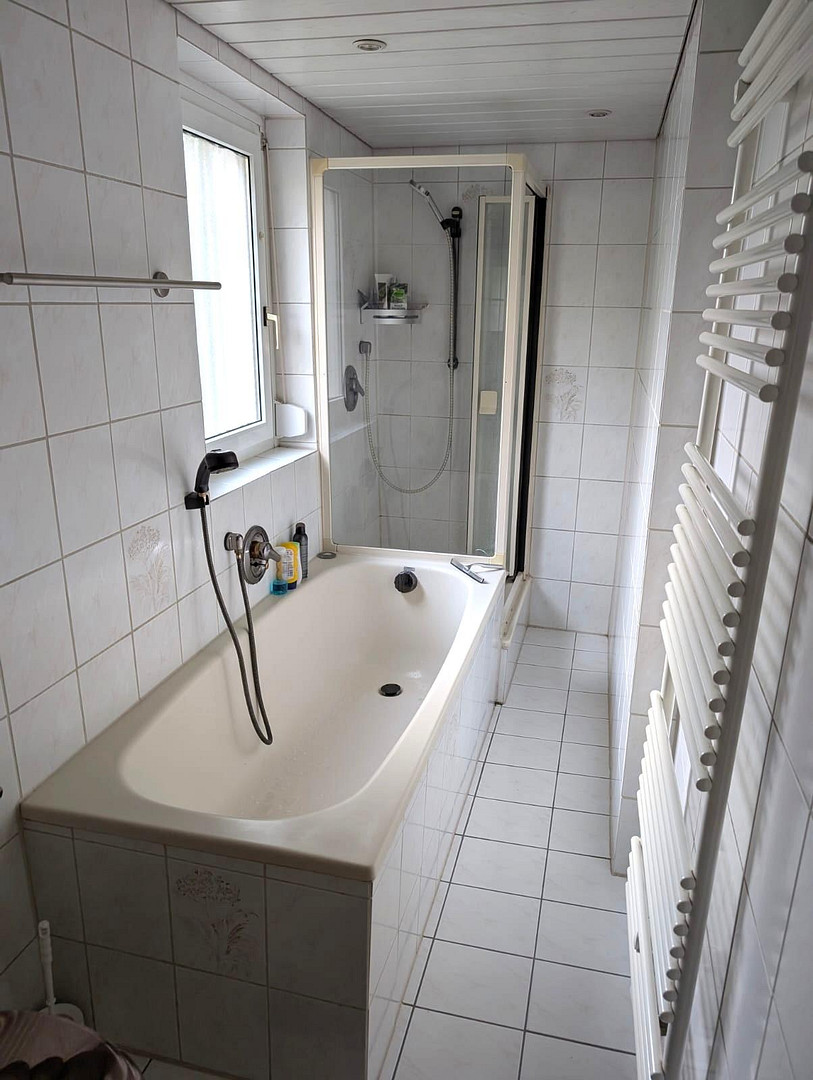 Alleinstehendes Einfamilienhaus für die große Familie in S-Bahn Nähe – Plochingerstr. 137, 73730 Esslingen am Neckar (Oberesslingen)(Esslingen am Neckar) – Vorschaubild 3