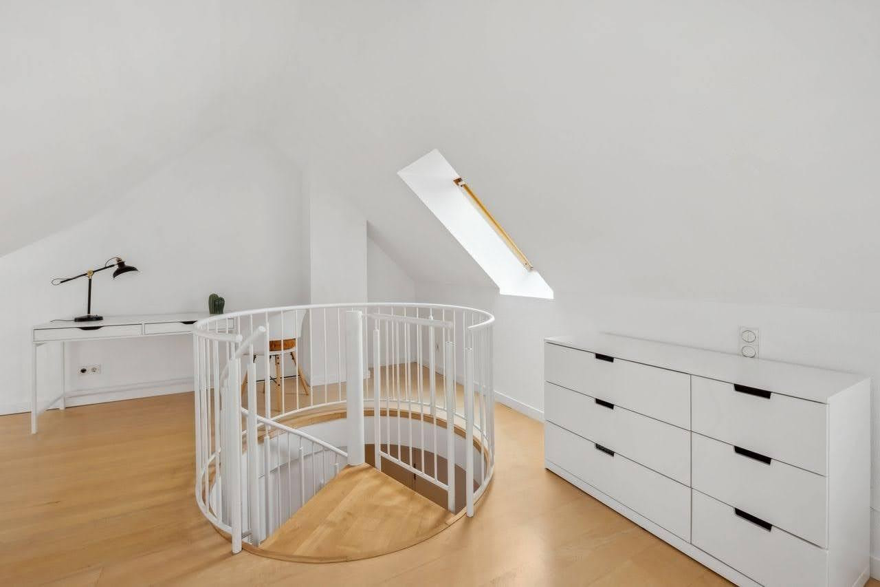 Helle 2,5-Zimmer-Galeriewohnung, möbliert, Südbalkon (Vermietung auf Zeit, all inclusive) – Axel-von-Ambesser-str. 9, 81371 München(Sendling) – Vorschaubild 15