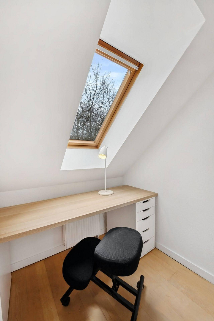 Helle 2,5-Zimmer-Galeriewohnung, möbliert, Südbalkon (Vermietung auf Zeit, all inclusive) – Axel-von-Ambesser-str. 9, 81371 München(Sendling) – Vorschaubild 9
