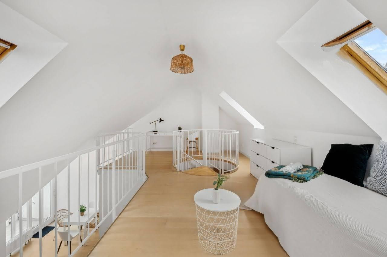 Helle 2,5-Zimmer-Galeriewohnung, möbliert, Südbalkon (Vermietung auf Zeit, all inclusive) – Axel-von-Ambesser-str. 9, 81371 München(Sendling) – Vorschaubild 14