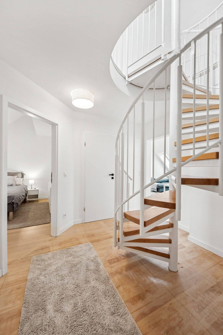 Helle 2,5-Zimmer-Galeriewohnung, möbliert, Südbalkon (Vermietung auf Zeit, all inclusive) – Axel-von-Ambesser-str. 9, 81371 München(Sendling) – Vorschaubild 11