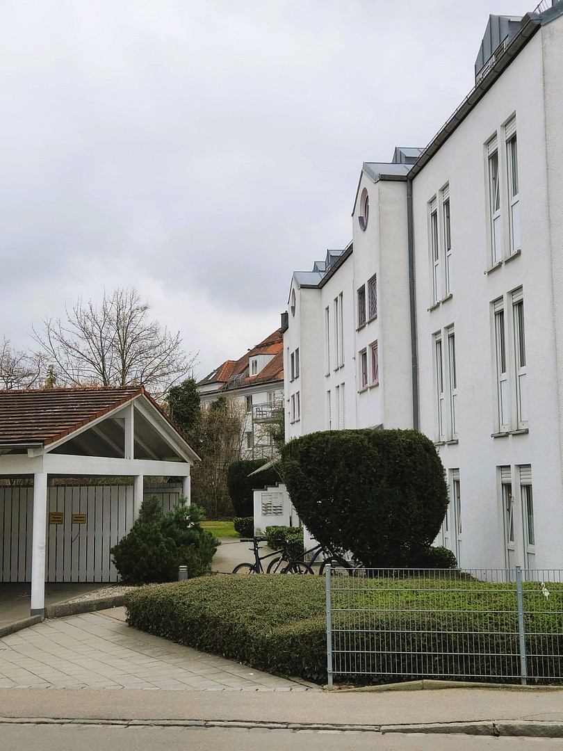 Tolle 2-Zimmer-Wohnung mit neuer Einbauküche, renov. Bad und Fußbodenheizung – 86154 Augsburg(Oberhausen) – Vorschaubild 2