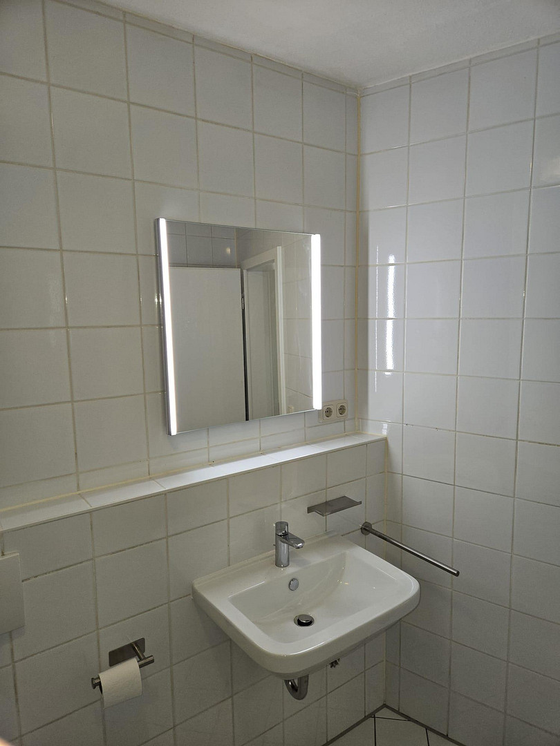Freie, helle 2-Zimmer-Wohnung mit kleinem Wintergarten und neuer Küche – Augsburg(Oberhausen) – Vorschaubild 9