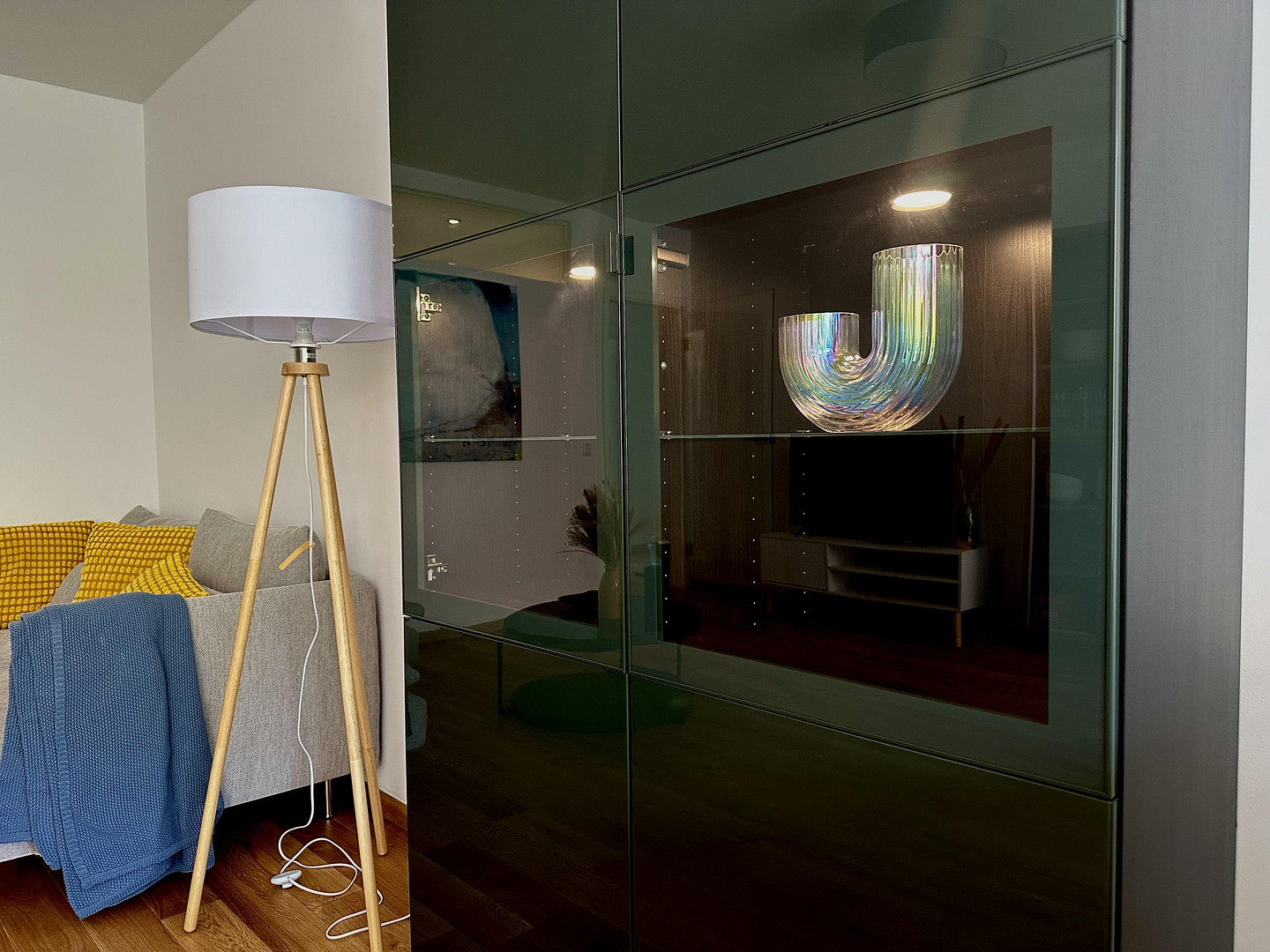 Zentrale & kernsanierte 3-Zimmer-Wohnung mit Loggia und Blick ins Grüne (befristet) – Kleiststr. 38A, 10787 Berlin(Schöneberg) – Vorschaubild 12