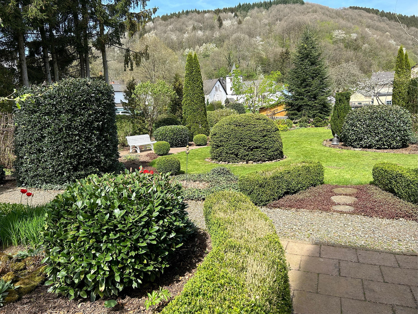 Freistehende Villa mit Sandsteinsäulen - Aussichtsturm und Parkähnlicher Anlage – Mürlenbach – Vorschaubild 3