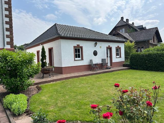 Freistehende Villa mit Sandsteinsäulen - Aussichtsturm und Parkähnlicher Anlage – Mürlenbach – Vorschaubild 4