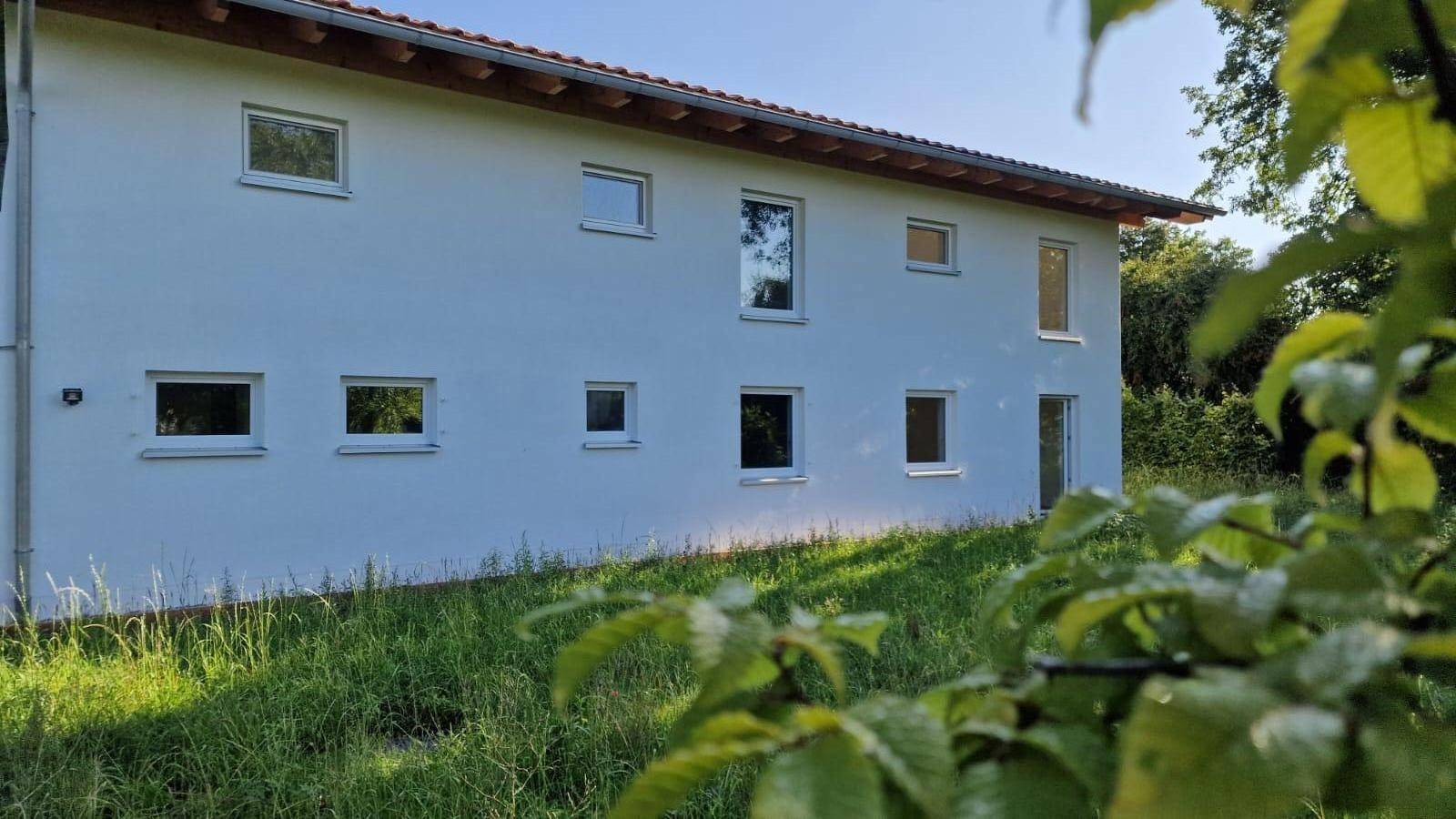 Neuwert. großzüg. Einfamilienhaus mit sep. Büro/Praxis/ELW, ruhige Lage bei Landsberg/L – prov.frei! – Am Lech 1  1/2, 86944 Unterdießen – Vorschaubild 2