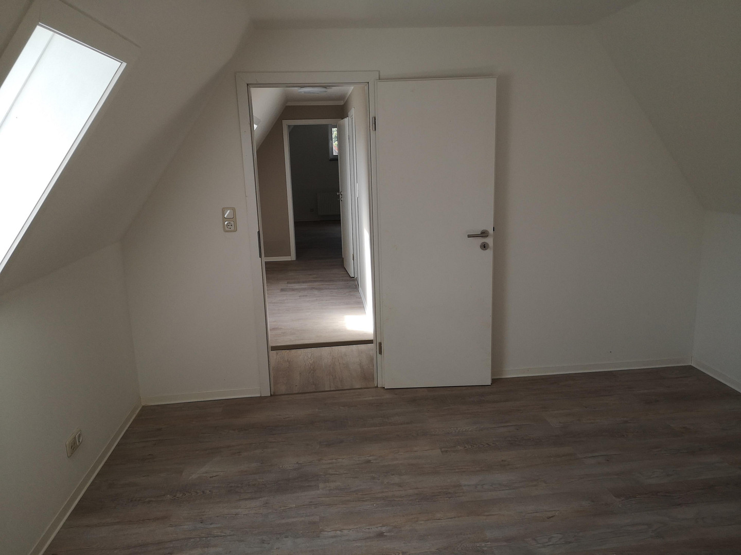 Großzügige 5-Zimmer-Wohnung in Lübeck zu vermieten – Steinrader Damm 89, 23556 Lübeck(Groß Steinrade/Schönböcken) – Vorschaubild 9