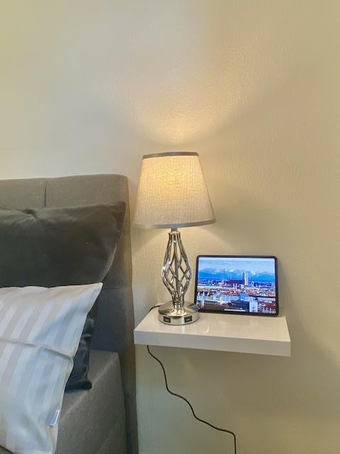 Top Möbliert / Fully furnished: Elegante 3-Zi-Gartenwohung, WLAN, Home Office, TG-Stellplatz – München(Trudering) – Vorschaubild 13
