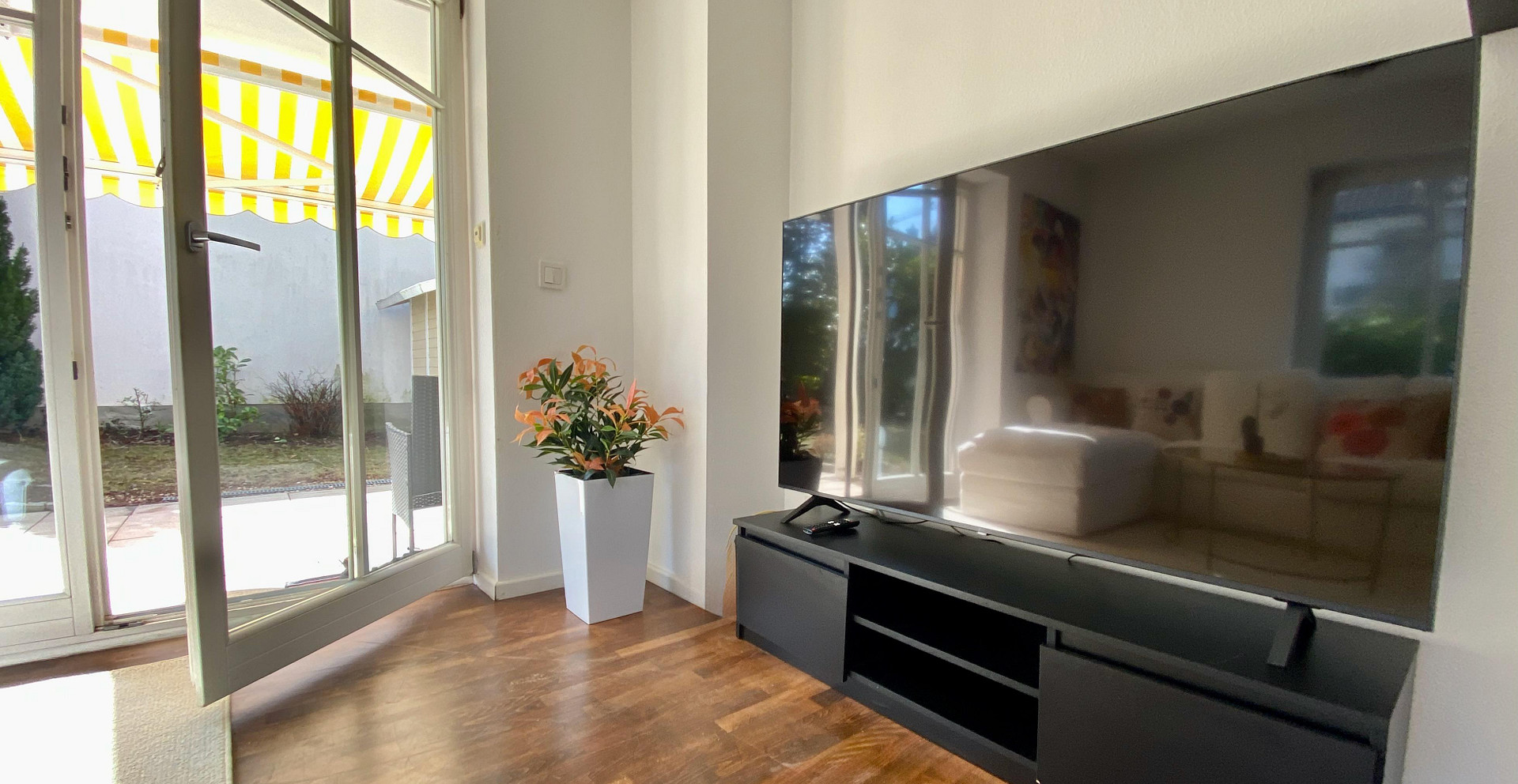 Top Möbliert / Fully furnished: Elegante 3-Zi-Gartenwohung, WLAN, Home Office, TG-Stellplatz – München(Trudering) – Vorschaubild 5