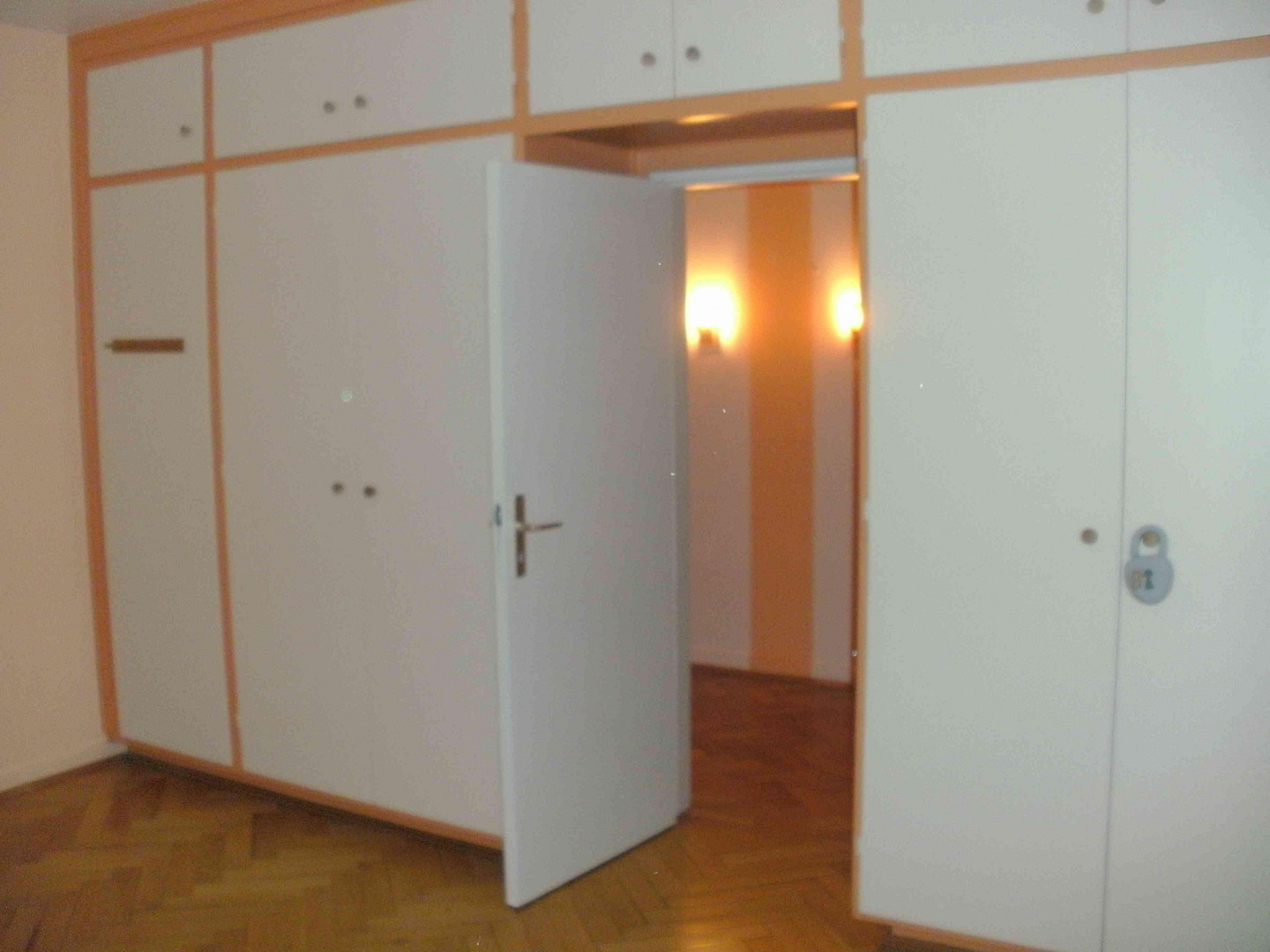 renov.bedürft. 3,5-Zi-Whg mit Balkon und EBK samt sep. DG-Whg. im Rohbau, in freundl. MFH in HN – Herbert-Hoover-Str. 17, 74074 Heilbronn – Vorschaubild 11