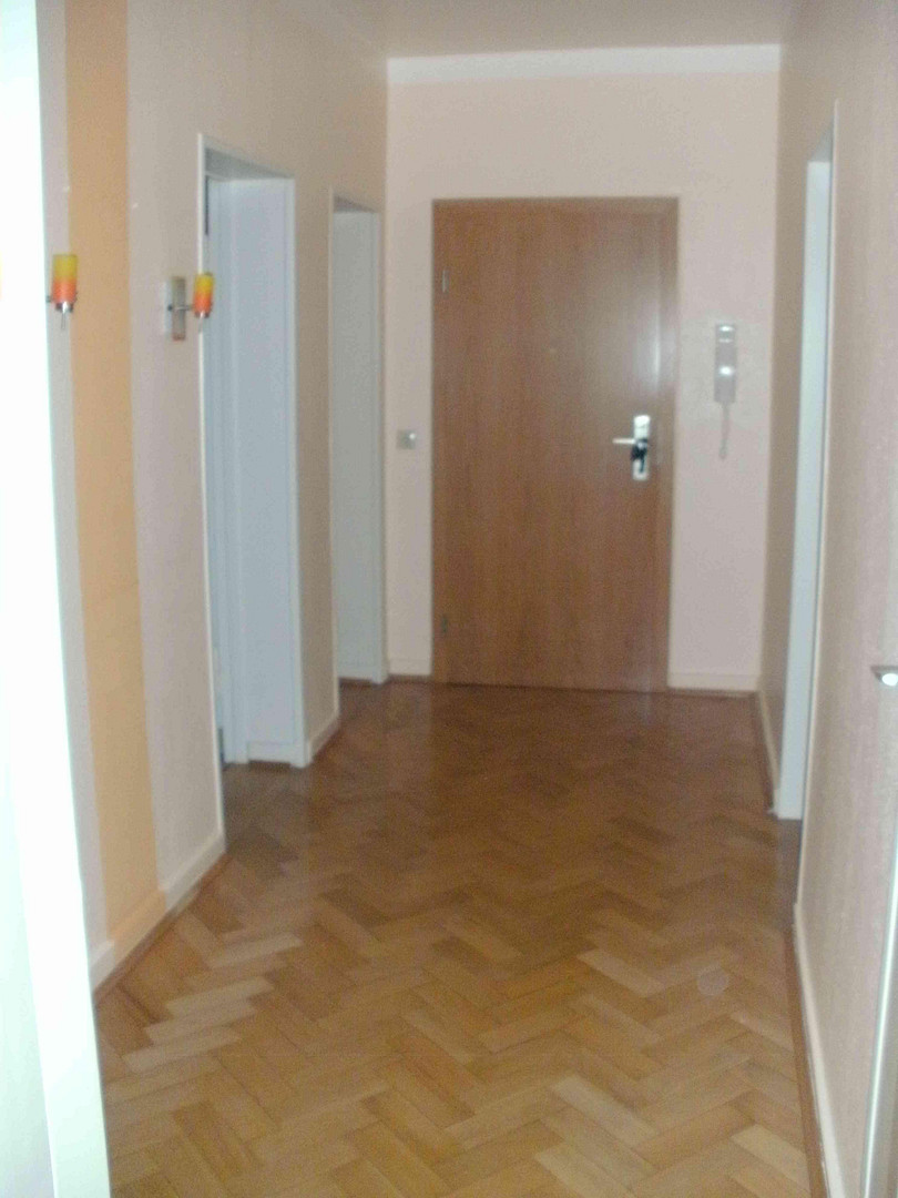 renov.bedürft. 3,5-Zi-Whg mit Balkon und EBK samt sep. DG-Whg. im Rohbau, in freundl. MFH in HN – Herbert-Hoover-Str. 17, 74074 Heilbronn – Vorschaubild 6