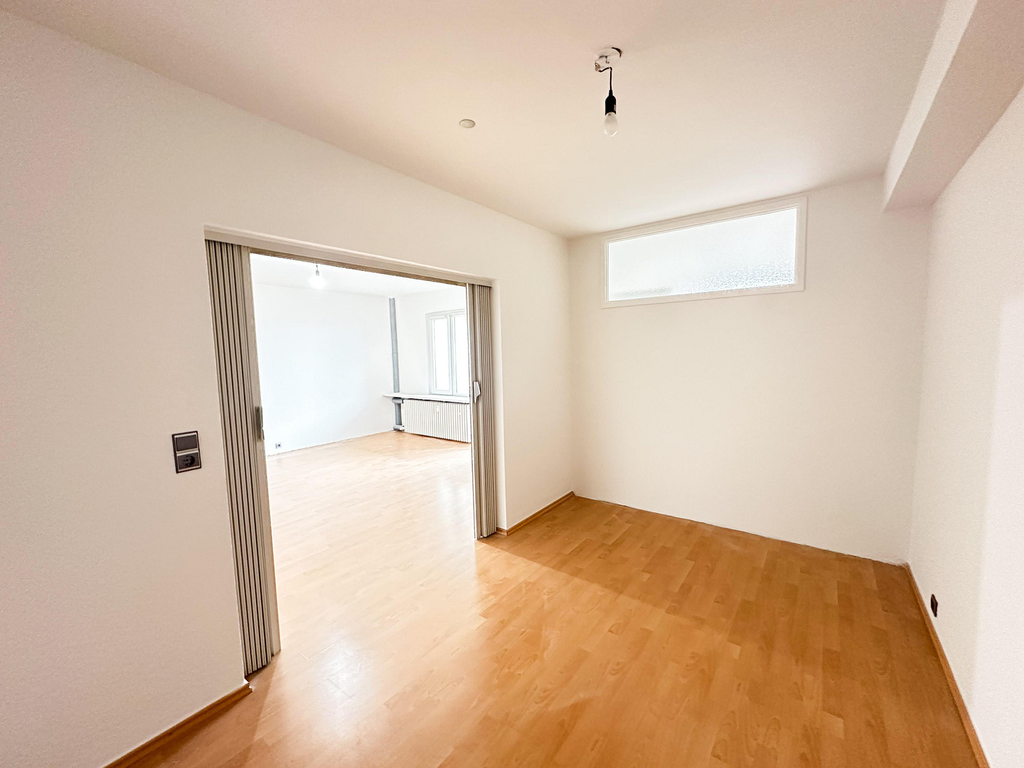 Modernisiertes City-Apartment mit neuer Einbauküche & frischem Bad – Ideal für Singles & Paare! – Foto 3