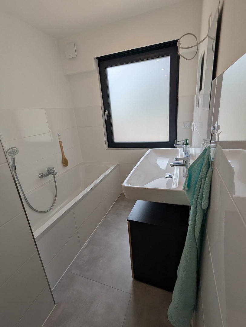 Exklusive 4-Zimmer-Wohnung in Frankfurt-Harheim +Garten+Küche! – 60437 Frankfurt(Harheim) – Vorschaubild 12