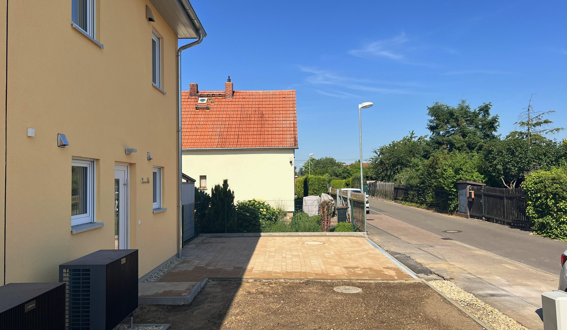 Ruhe mit Blick über Felder: Exklusives wohngesundes Plusenergie-Doppelhaus, S-Bahn fußläufig – An der Vogelweide 66, 4178 Leipzig(Rückmarsdorf) – Vorschaubild 3