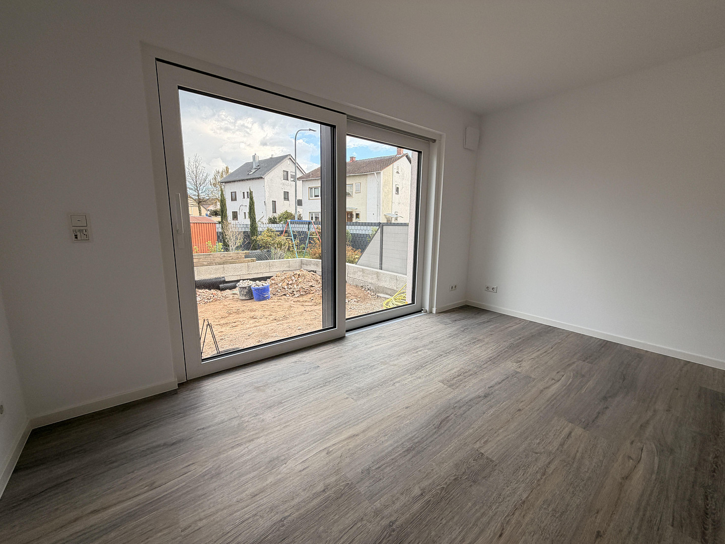 Doppelhaushälfte Erdgeschosswohnung kernsaniert mit Garten und Garage – Edith-Stein-Str. 27, 67354 Römerberg – Vorschaubild 4