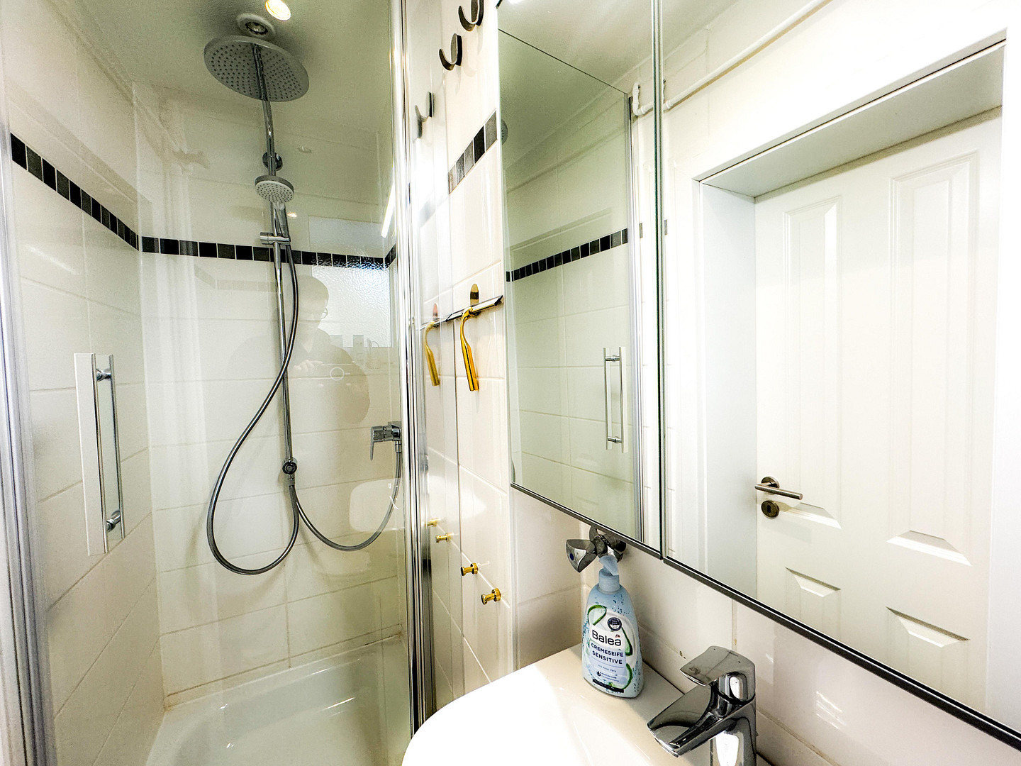 Voll möbliertes 2 1/2 Zimmer Apartment mit Balkon und High-Speed-Internet – Hannover(Mittelfeld) – Vorschaubild 19
