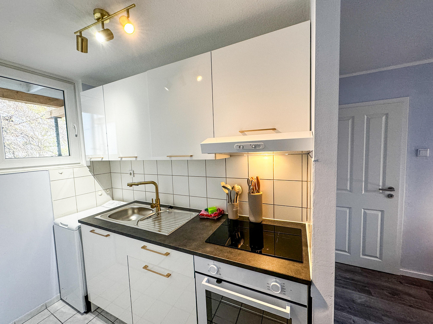Voll möbliertes 2 1/2 Zimmer Apartment mit Balkon und High-Speed-Internet – Hannover(Mittelfeld) – Vorschaubild 14