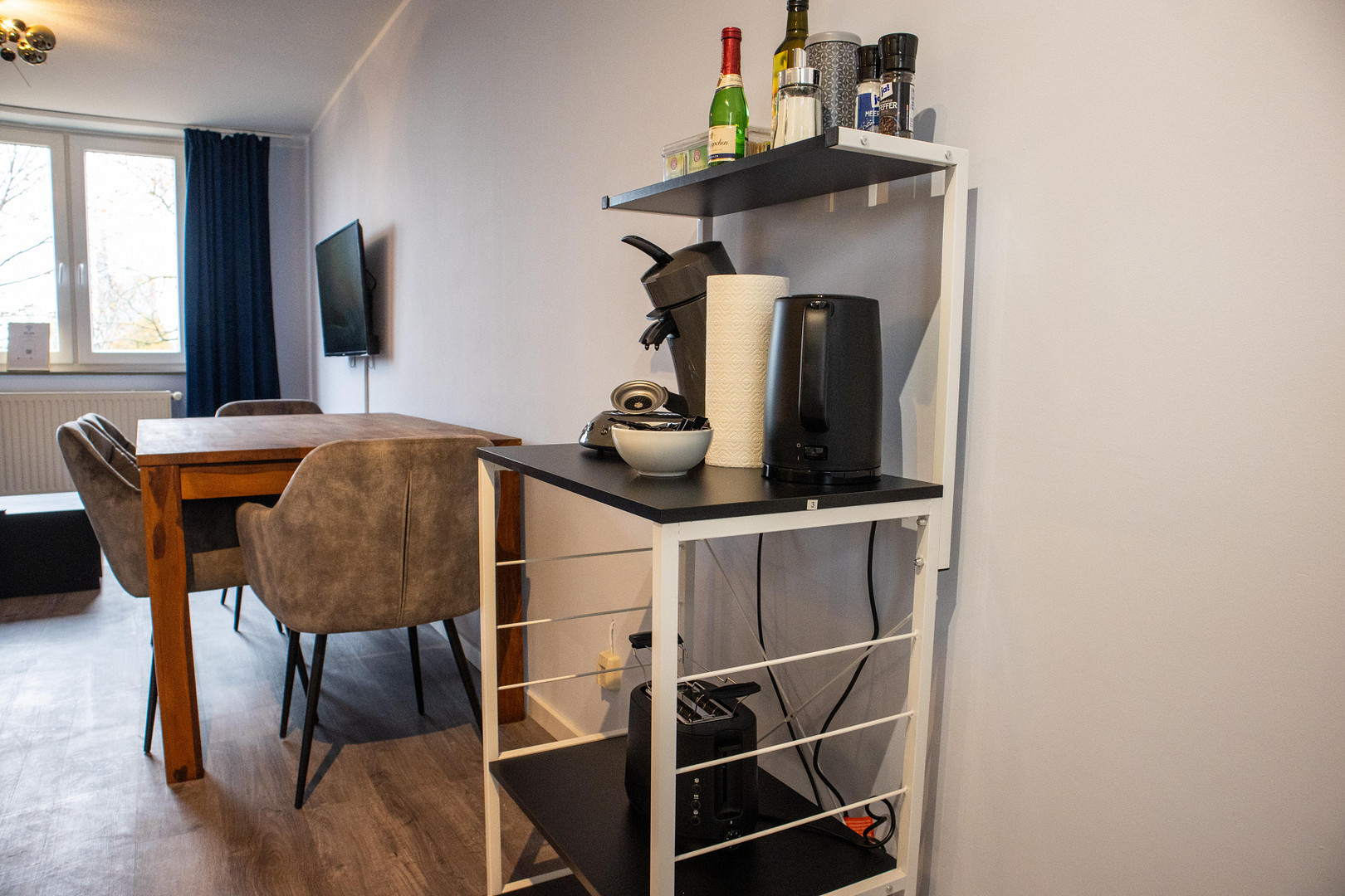 Voll möbliertes 2 1/2 Zimmer Apartment mit Balkon und High-Speed-Internet – Hannover(Mittelfeld) – Vorschaubild 13