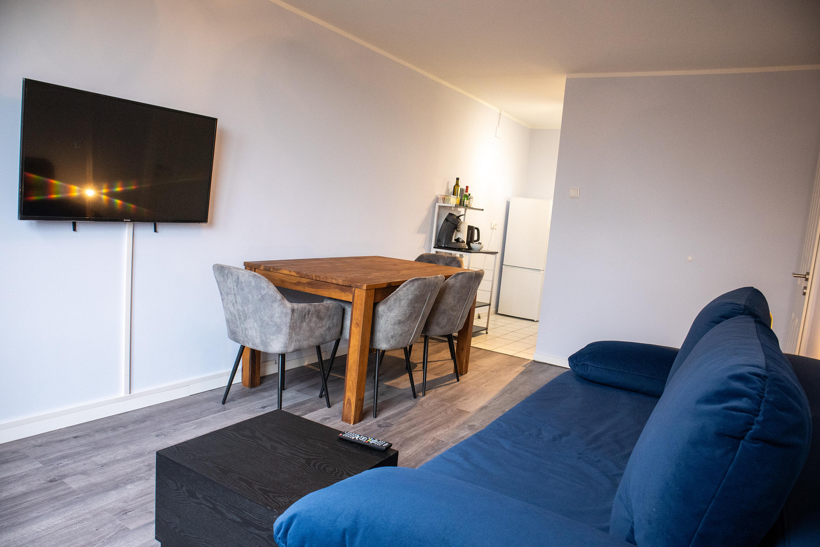 Voll möbliertes 2 1/2 Zimmer Apartment mit Balkon und High-Speed-Internet – Hannover(Mittelfeld) – Vorschaubild 11