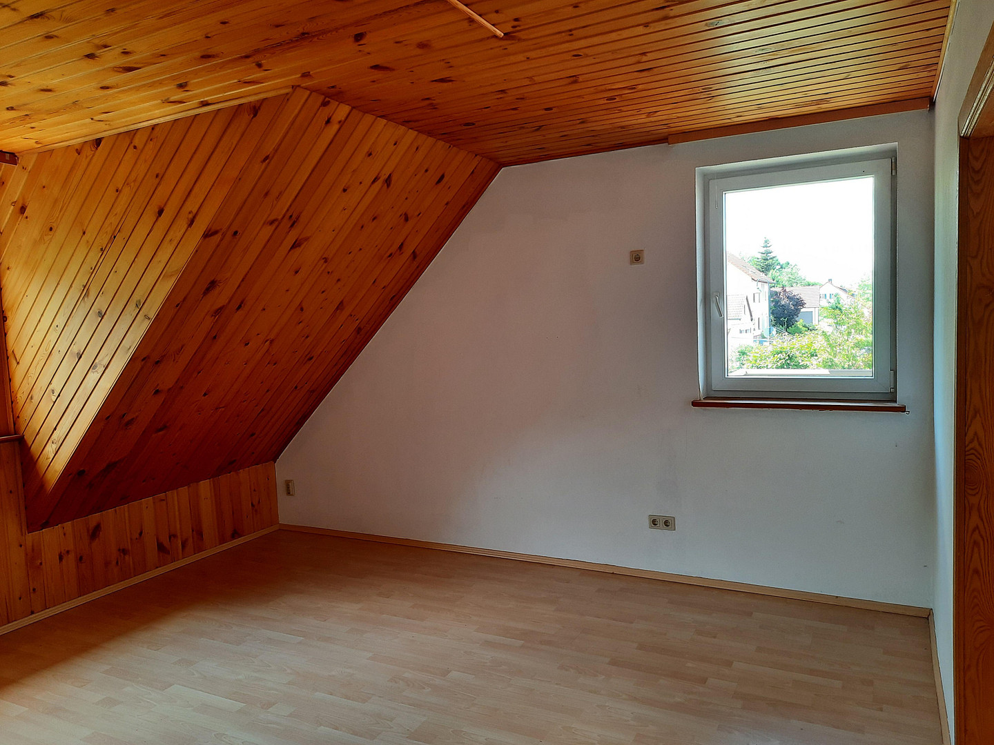 DHH, 3-Zm Whg mit Galerie, Kaminofen, EBK, Balkonen, Terrasse, Garten und beheiztem Wintergarten – 91452 Wilhermsdorf – Vorschaubild 11