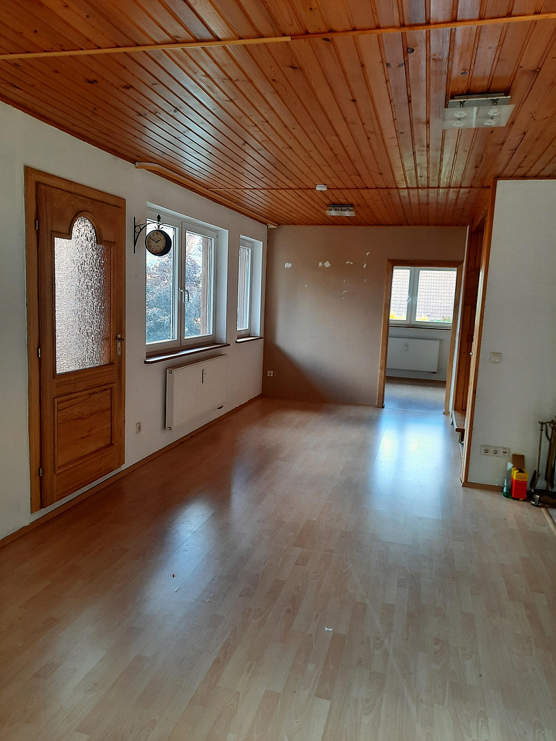 DHH, 3-Zm Whg mit Galerie, Kaminofen, EBK, Balkonen, Terrasse, Garten und beheiztem Wintergarten – 91452 Wilhermsdorf – Vorschaubild 3