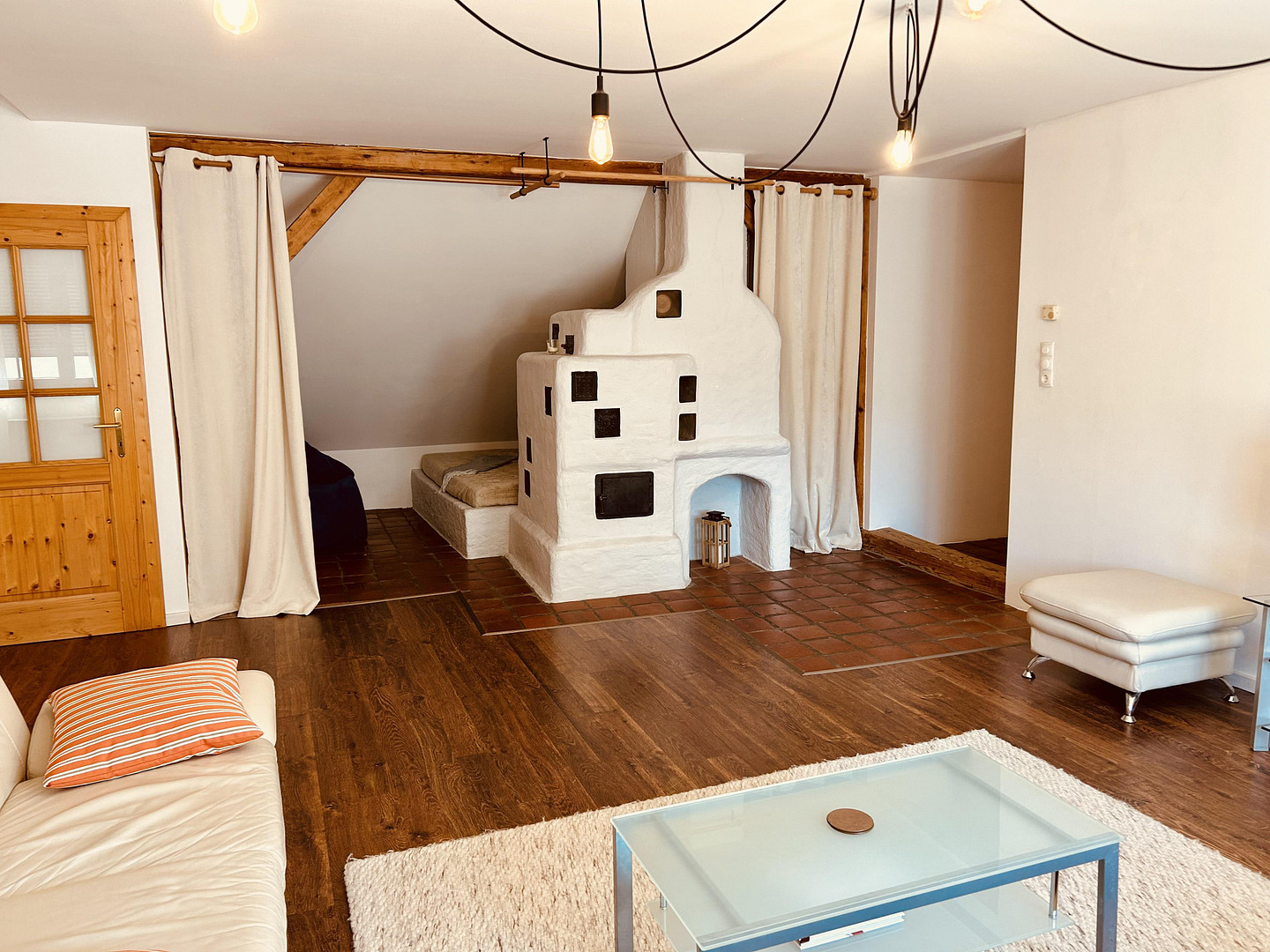 Wohnzimmer Kachelofen
