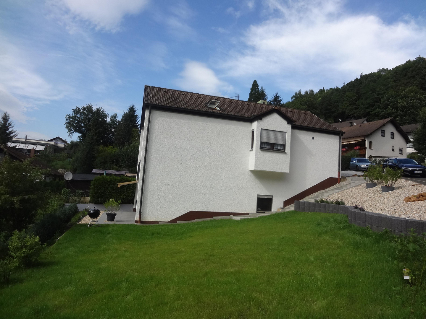 Sonnige Aussichtslage mit Weitblick – Reiheneckhaus mit Galerie, Studio und großem Garten in Happurg – Südring 33, 91230 Happurg – Vorschaubild 7