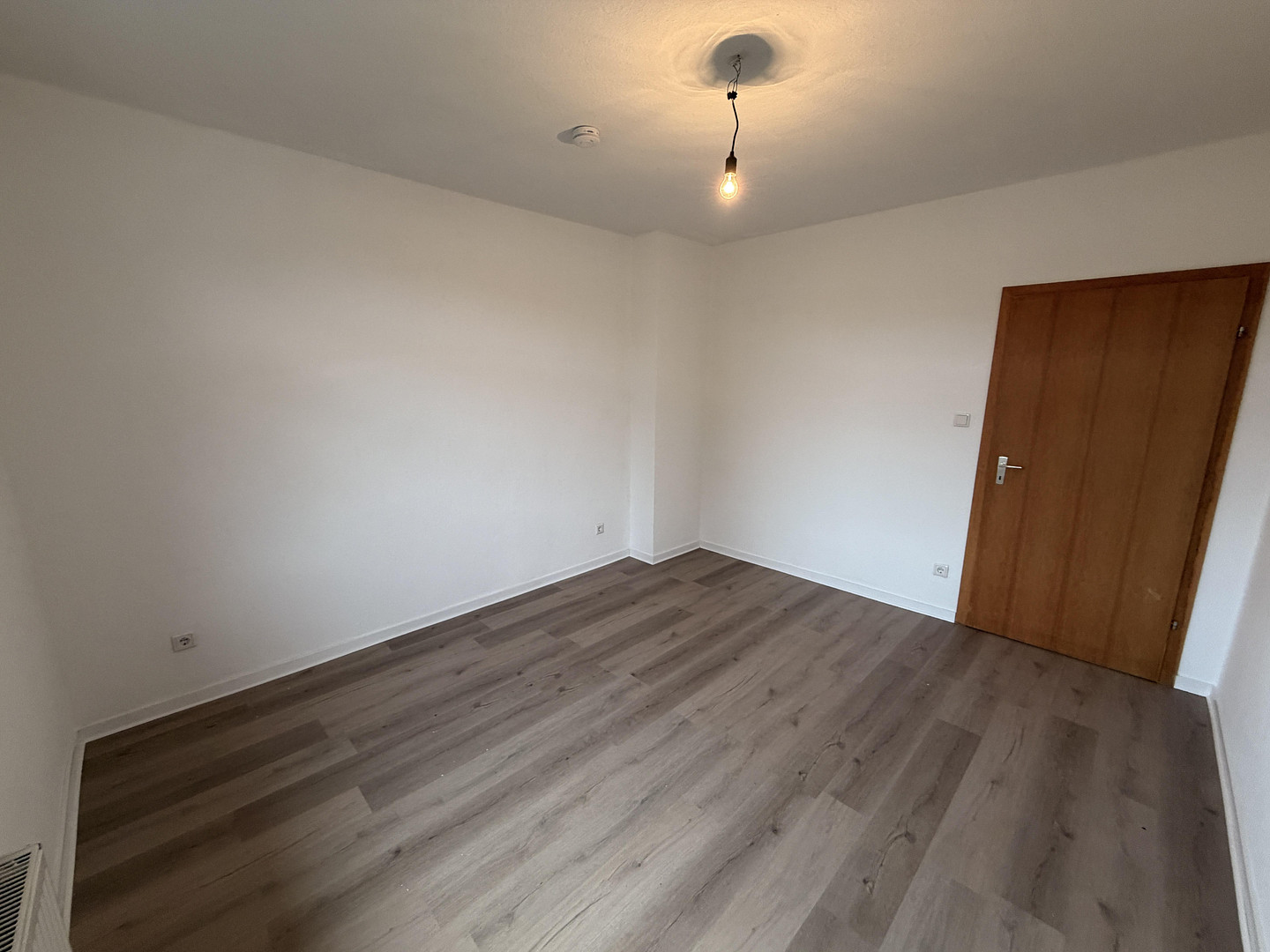 Frisch renovierte Wohnung im Zweifamilienhaus mit Garten direkt an der Regattabahn in DU-Wedau – Rüsternstr 9, 47279 Duisburg(Wedau) – Vorschaubild 8