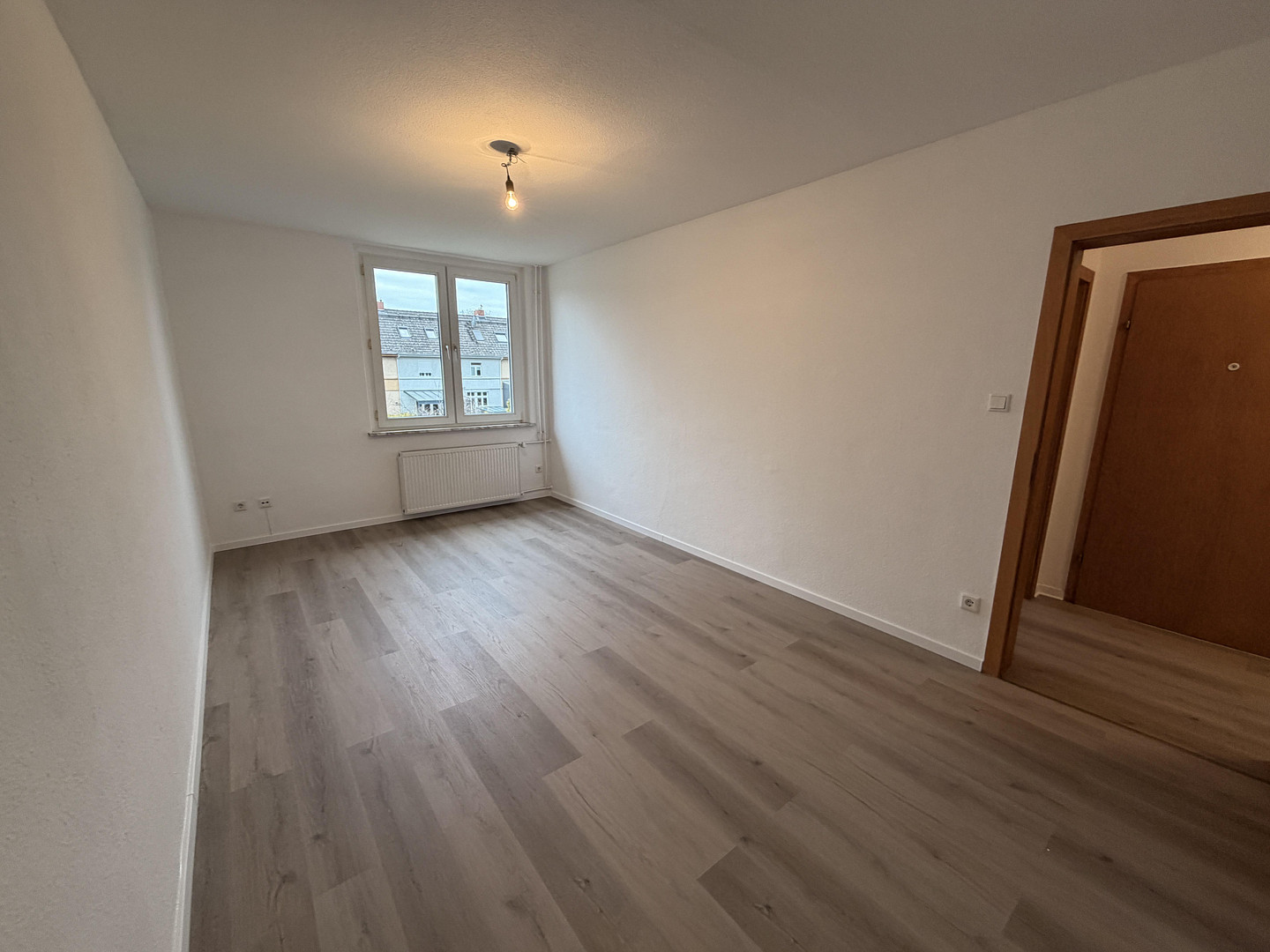 Frisch renovierte Wohnung im Zweifamilienhaus mit Garten direkt an der Regattabahn in DU-Wedau – Rüsternstr 9, 47279 Duisburg(Wedau) – Vorschaubild 5