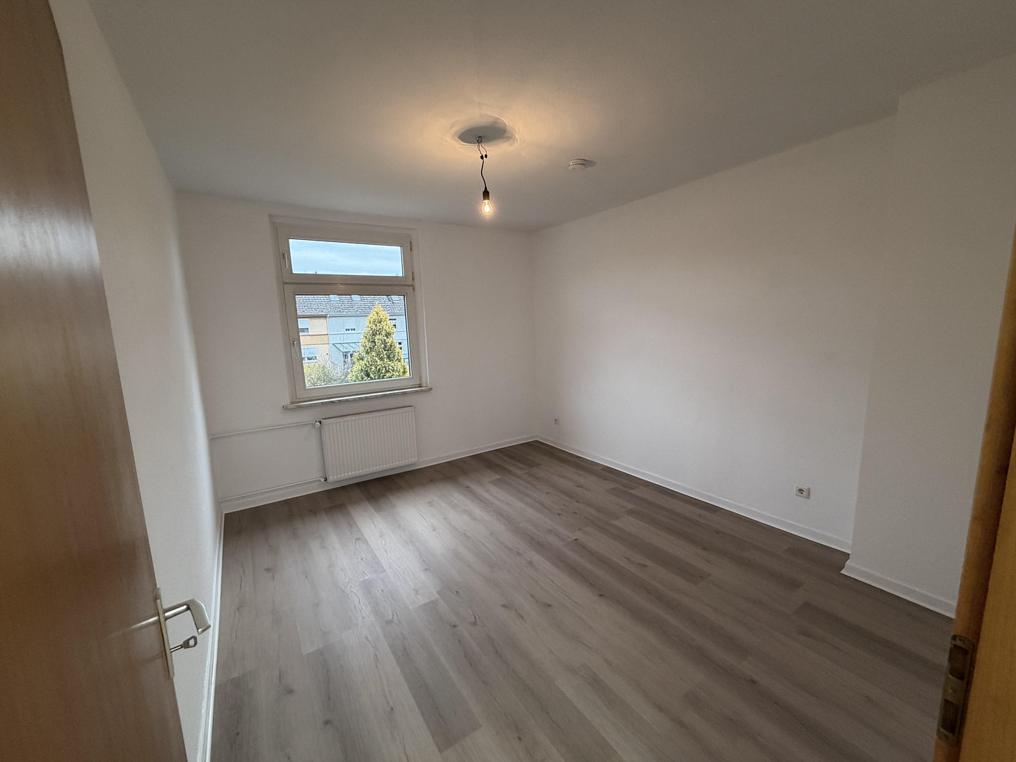Frisch renovierte Wohnung im Zweifamilienhaus mit Garten direkt an der Regattabahn in DU-Wedau – Rüsternstr 9, 47279 Duisburg(Wedau) – Vorschaubild 7