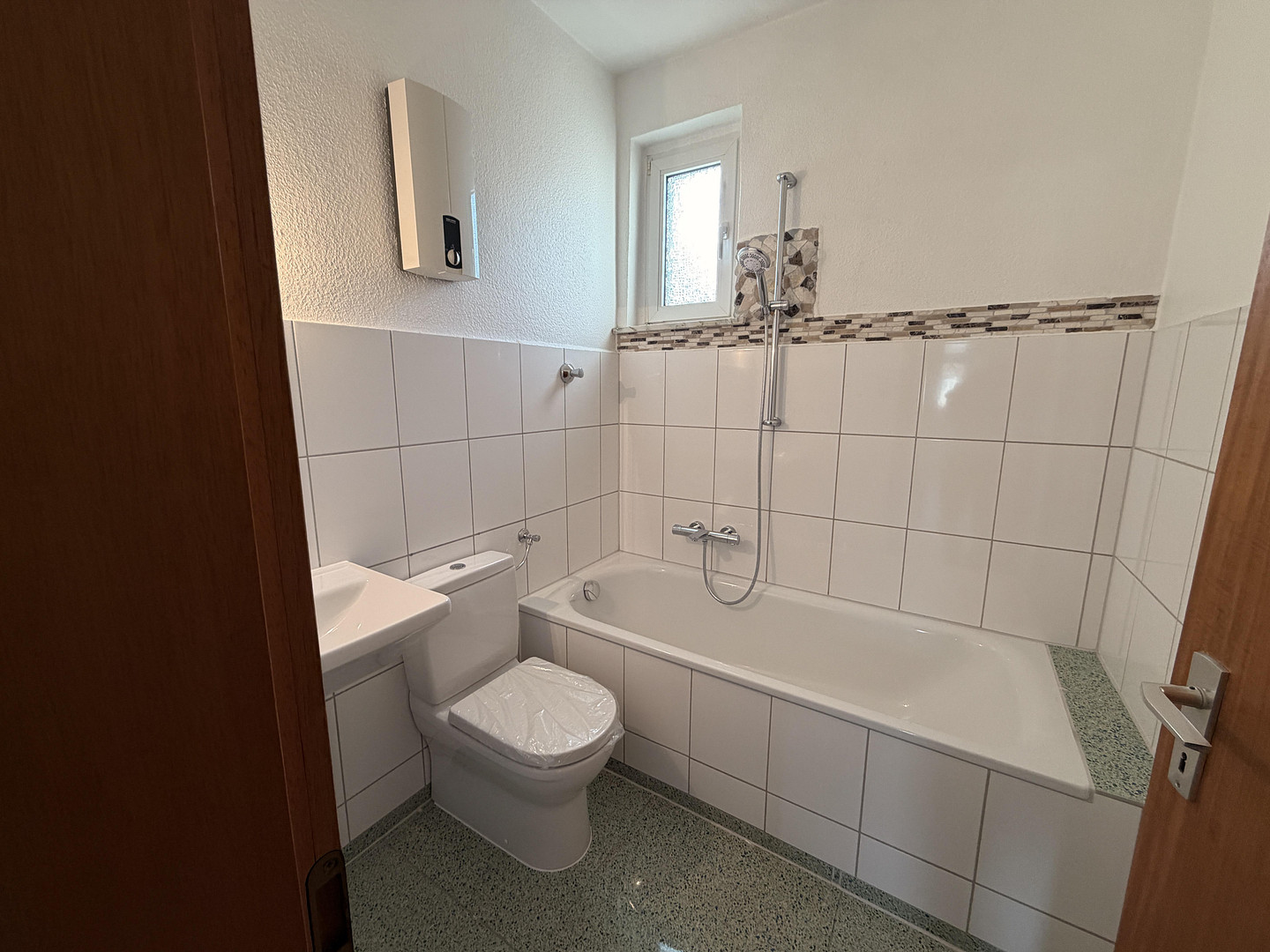 Frisch renovierte Wohnung im Zweifamilienhaus mit Garten direkt an der Regattabahn in DU-Wedau – Rüsternstr 9, 47279 Duisburg(Wedau) – Vorschaubild 14