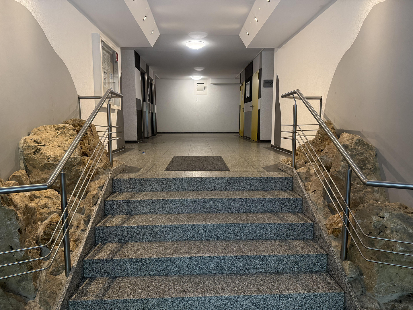 Herrenbach-Spickel: gut geschnittene 3 Zimmer-Wohnung mit Fernblick in­ guter Lage. Provisionsfrei! – Augsburg(Spickel-Herrenbach) – Vorschaubild 3
