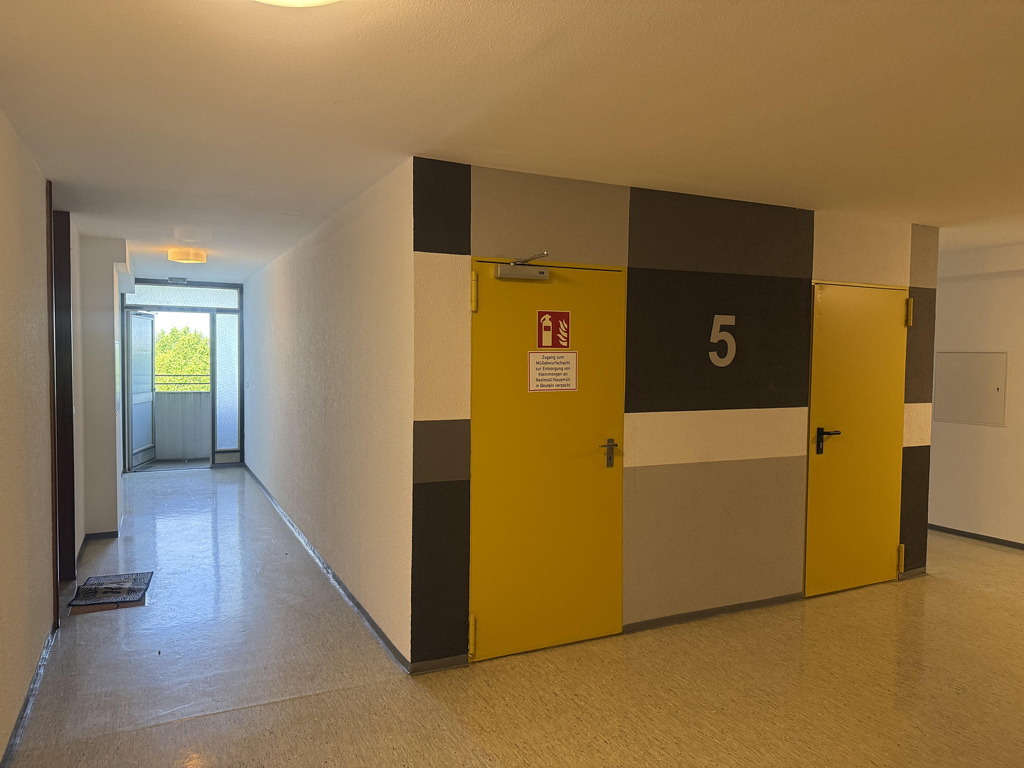 Herrenbach-Spickel: gut geschnittene 3 Zimmer-Wohnung mit Fernblick in­ guter Lage. Provisionsfrei! – Augsburg(Spickel-Herrenbach) – Vorschaubild 5