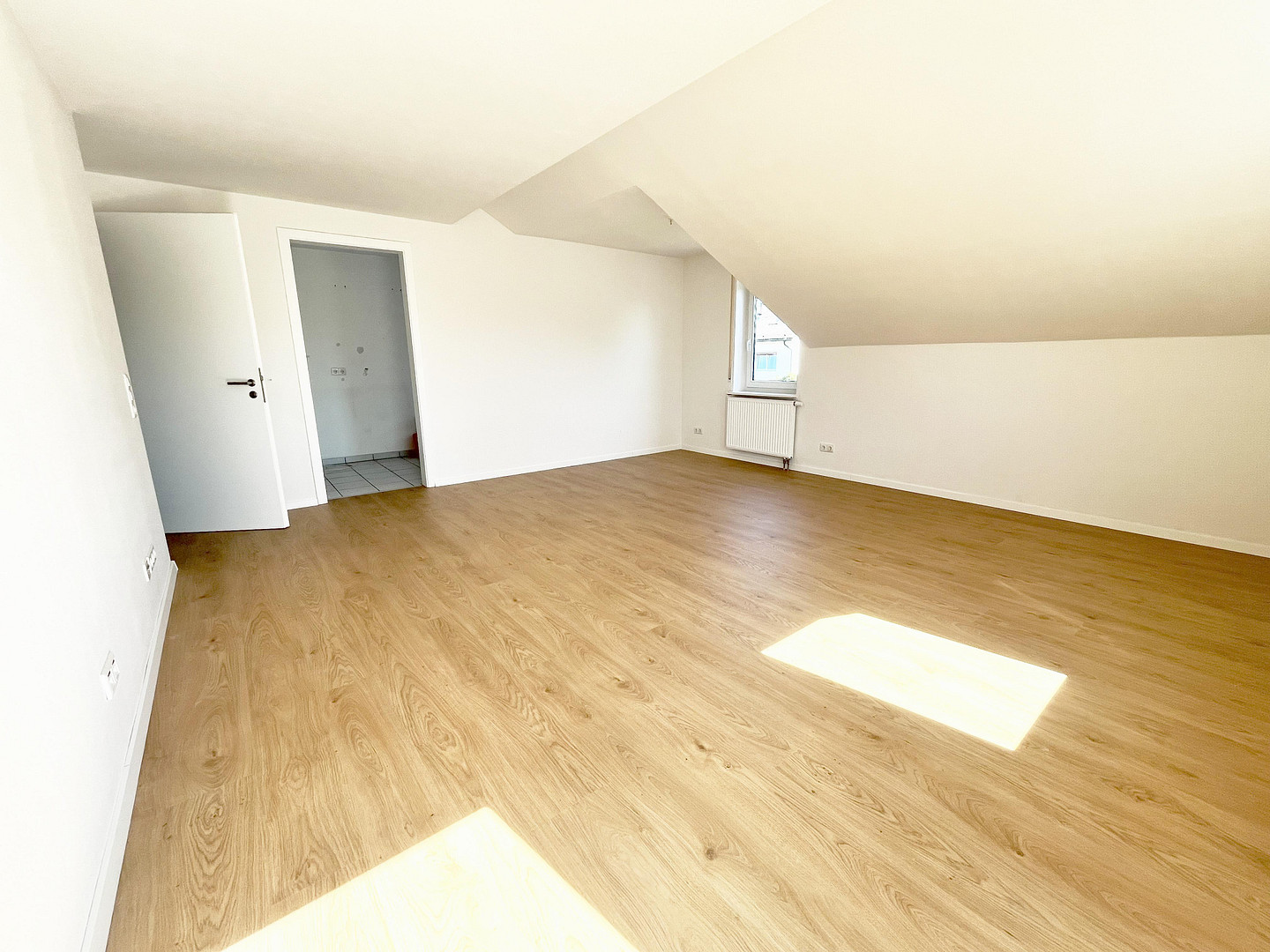 Rodgebiet: Helle moderne grosszügige 3.5 Zimmer Maisonette Wohnung – Pforzheim – Vorschaubild 2