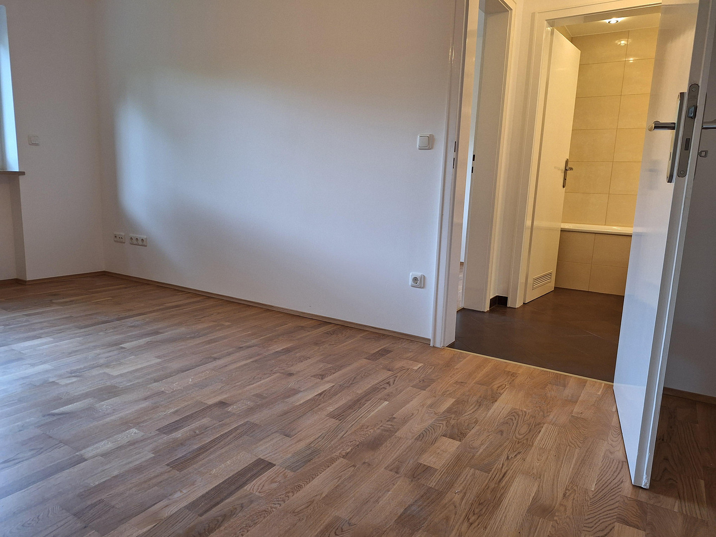 Hochwertig komplettsanierte 3-Zi. Erdgeschossterrassenwohnung in München, Fürstenried, am Waldrand – Kemptener Straße 54, 81475 München(Forstenried) – Vorschaubild 7