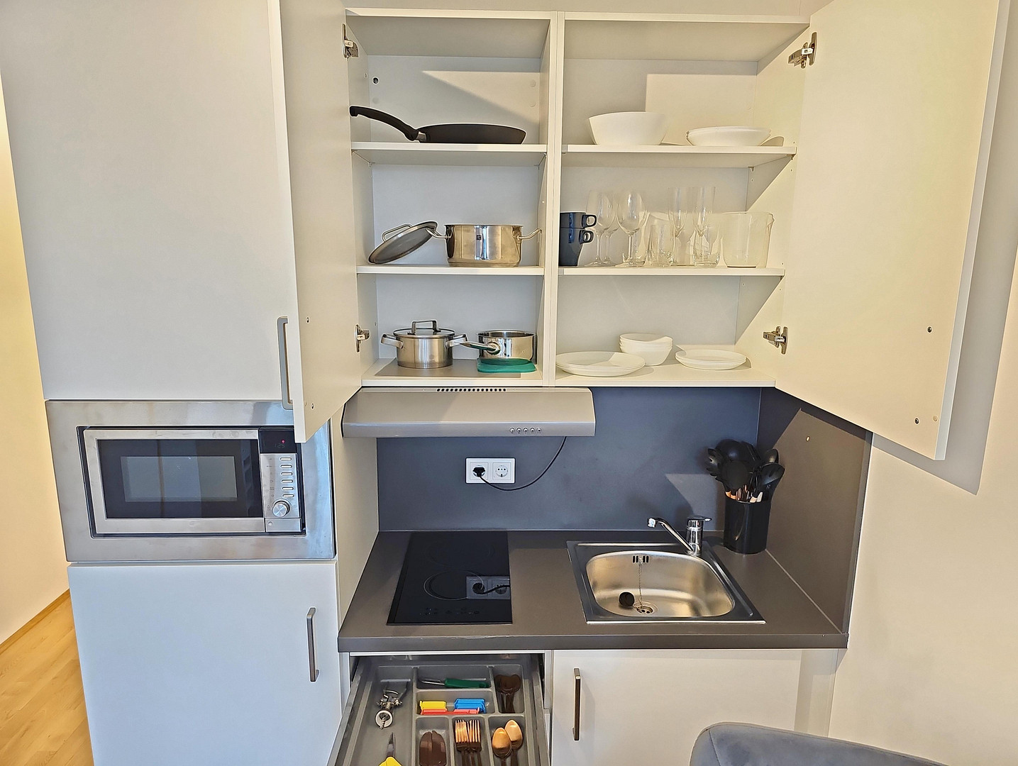 möblierte Neubauwohnung in zentraler Lage – Rudower Chaussee 32, 12489 Berlin(Adlershof) – Vorschaubild 5