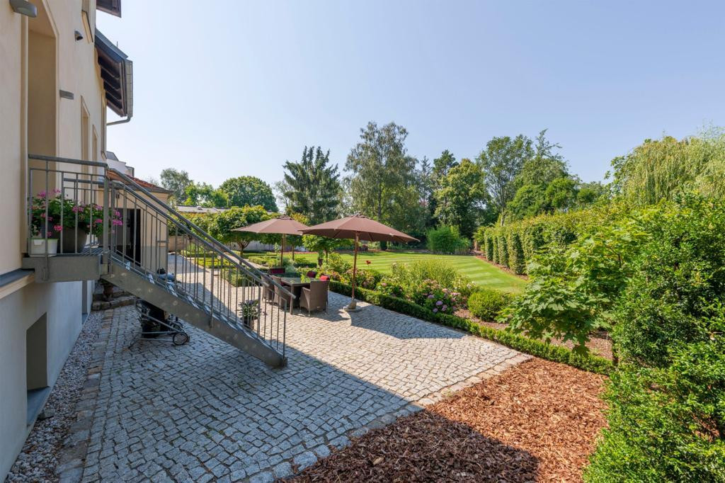 Villa in Berlin Kaulsdorf, energetisch saniert auf Park ähnlich gestaltetes großes Grundstück – Mädewalder Weg, 12621 Berlin(Kaulsdorf) – Vorschaubild 2