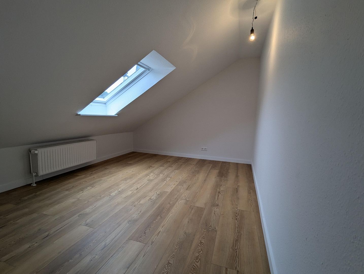 2 Zimmer in teilmöblierter Dachgeschosswohnung – renoviert & WG geeignet | mit EKB – Wildenlohsdamm 2, 26131 Oldenburg (Oldb)-Wildenloh – Vorschaubild 7