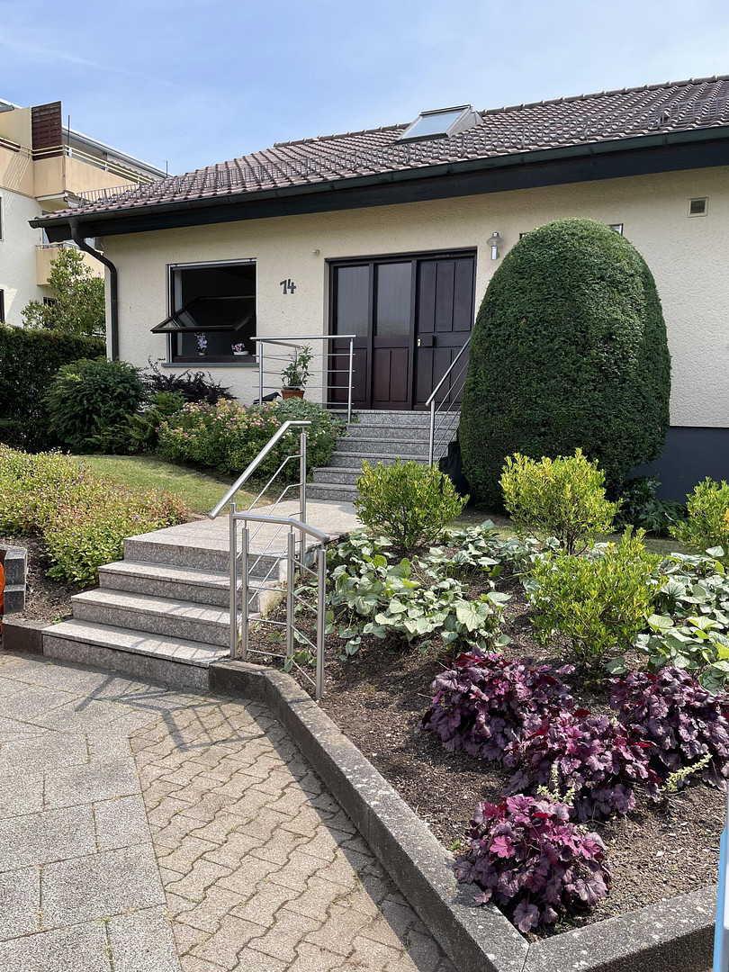 Großzügiges, helles Einfamilienhaus mit Einliegerwohnung, Massivbauweise, Sackgassenlage – Abstatt – Vorschaubild 2