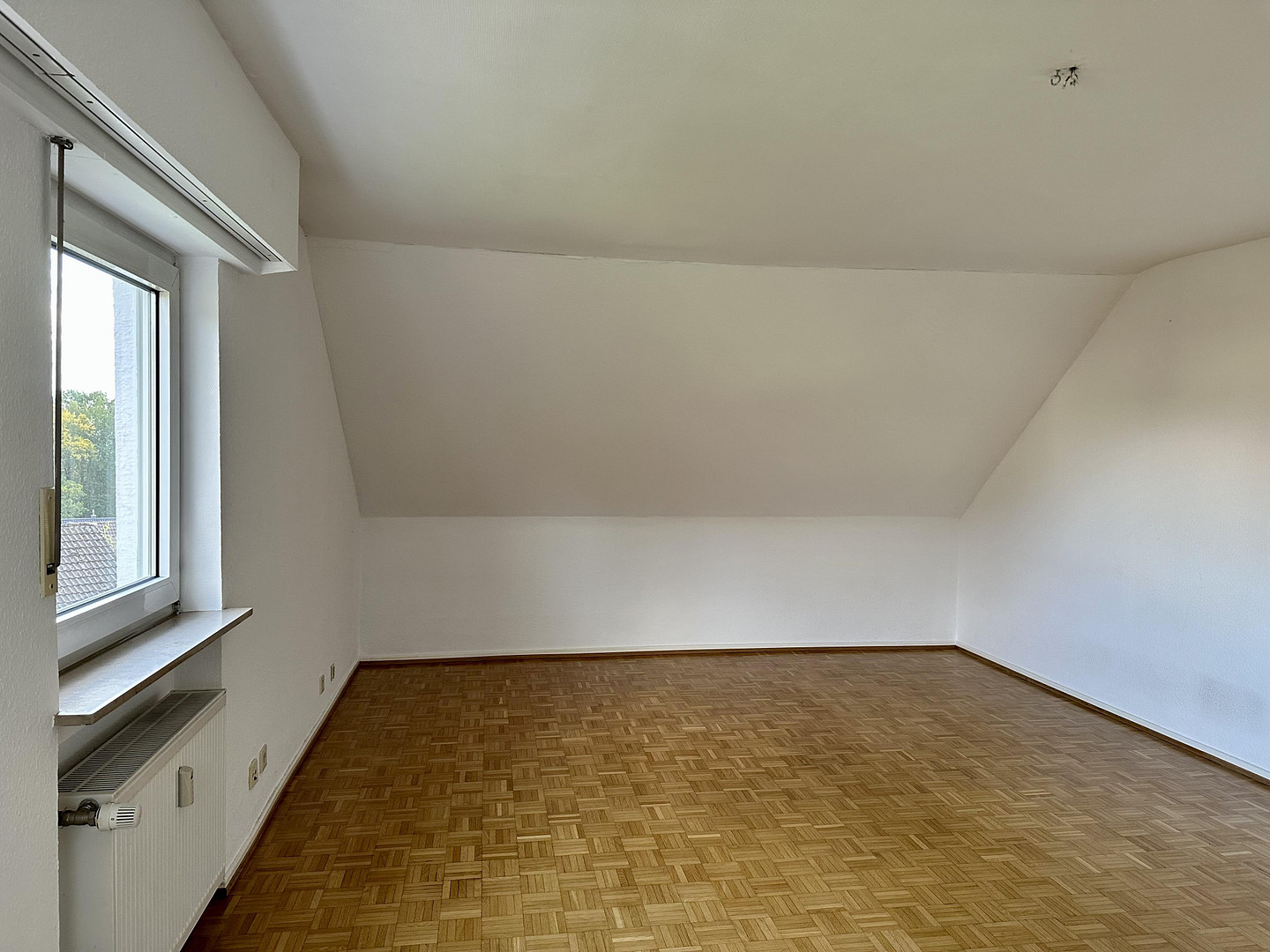 Lichtdurchflutete 3,5-Zi-Dachgeschosswohnung mit Panoramablick auf der Bellevue – Saarbrücken(Alt-Saarbrücken) – Vorschaubild 3