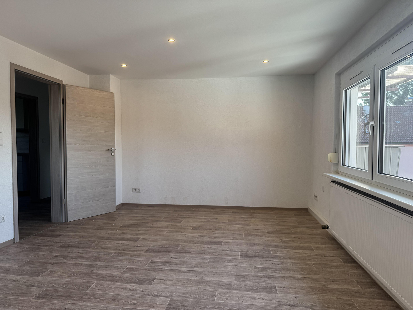 3-Zimmer-Wohnung mit neuer Einbauküche, Südbalkon & Stellplatz – Ansbacher Str. 26C, 91710 Gunzenhausen – Vorschaubild 3