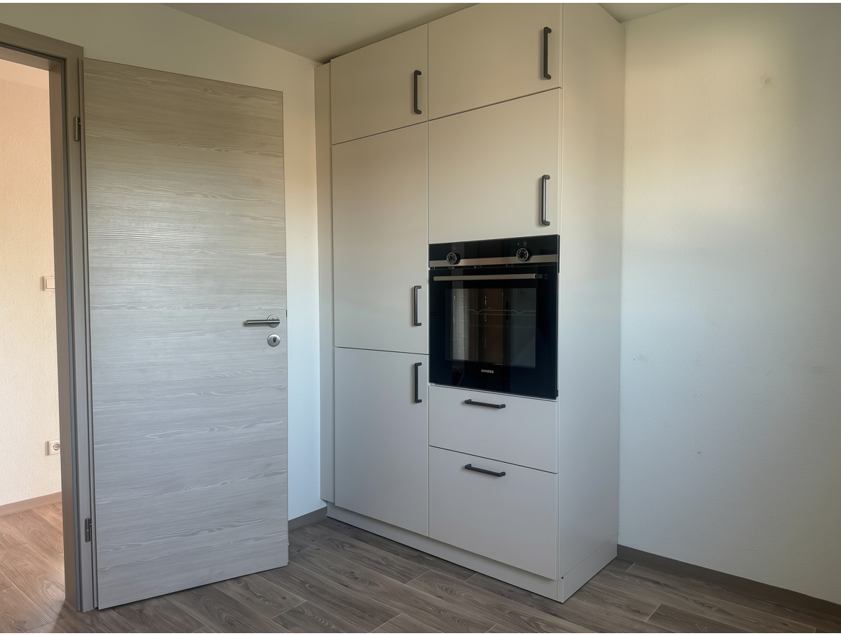 3-Zimmer-Wohnung mit neuer Einbauküche, Südbalkon & Stellplatz – Ansbacher Str. 26C, 91710 Gunzenhausen – Vorschaubild 2