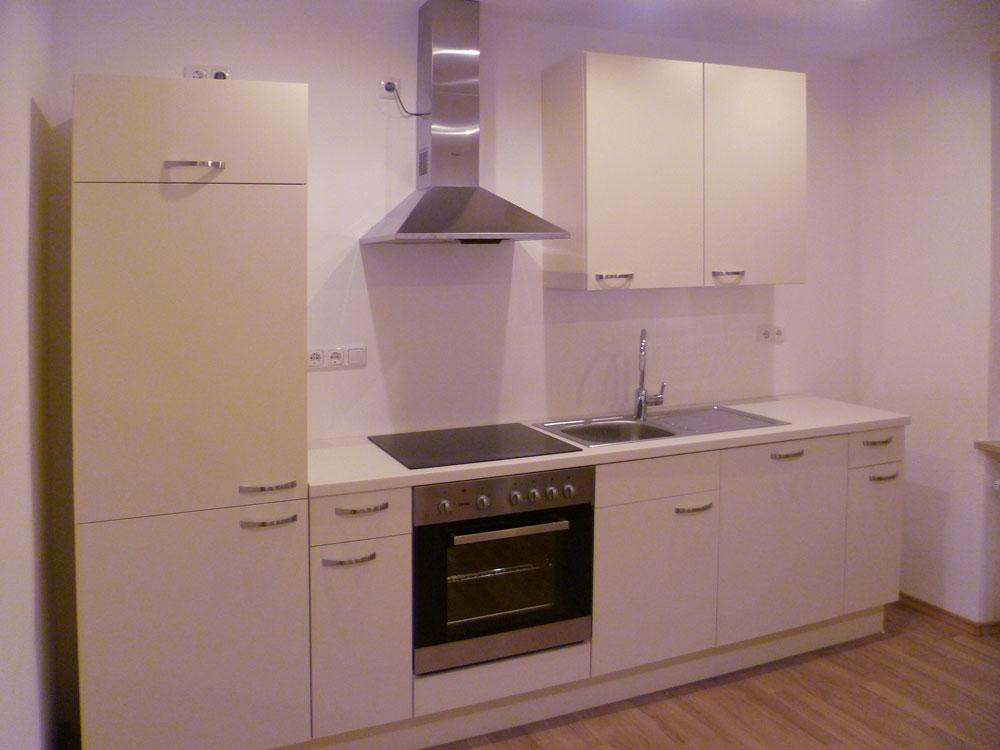 Schöne renovierte 2-Zi-Altbauwohnung, Küche mit  EBK in Bogen Zentrum – Stadtplatz 14, 94327 Bogen – Vorschaubild 6